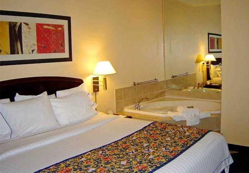 Courtyard By Marriott Oklahoma City Northwest Номер фото
